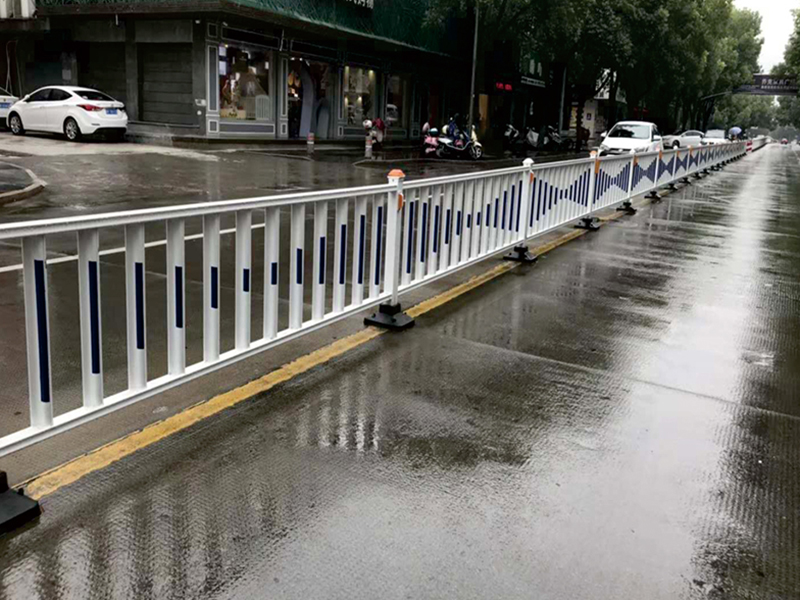 防眩板護(hù)欄價格